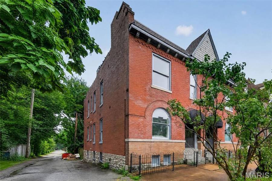 3248 California AVE, St Louis, MO 63118