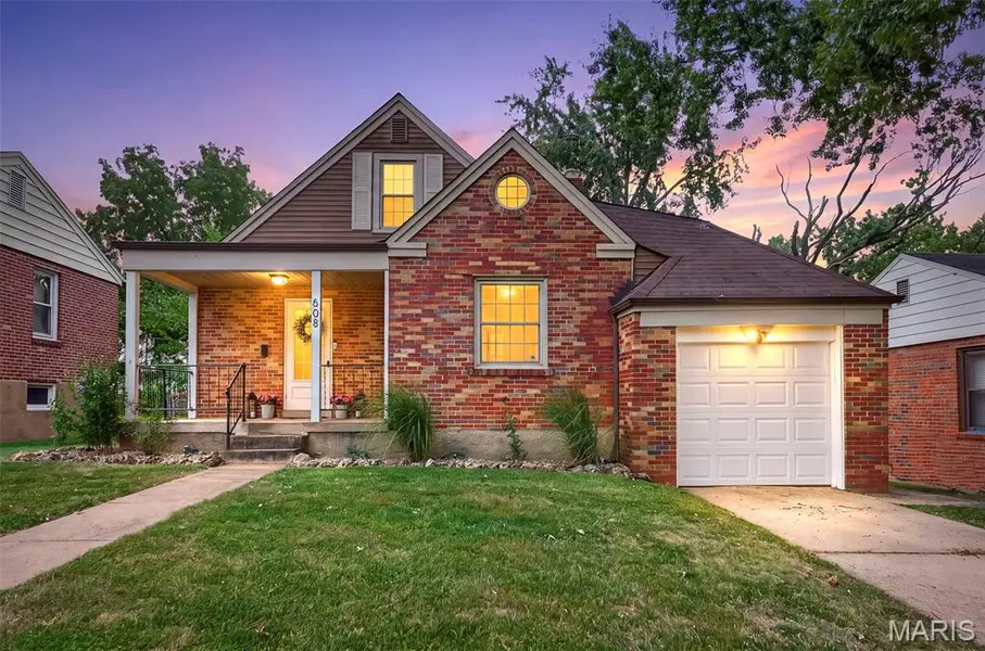 608 Ellwine DR, St Louis, MO 63125