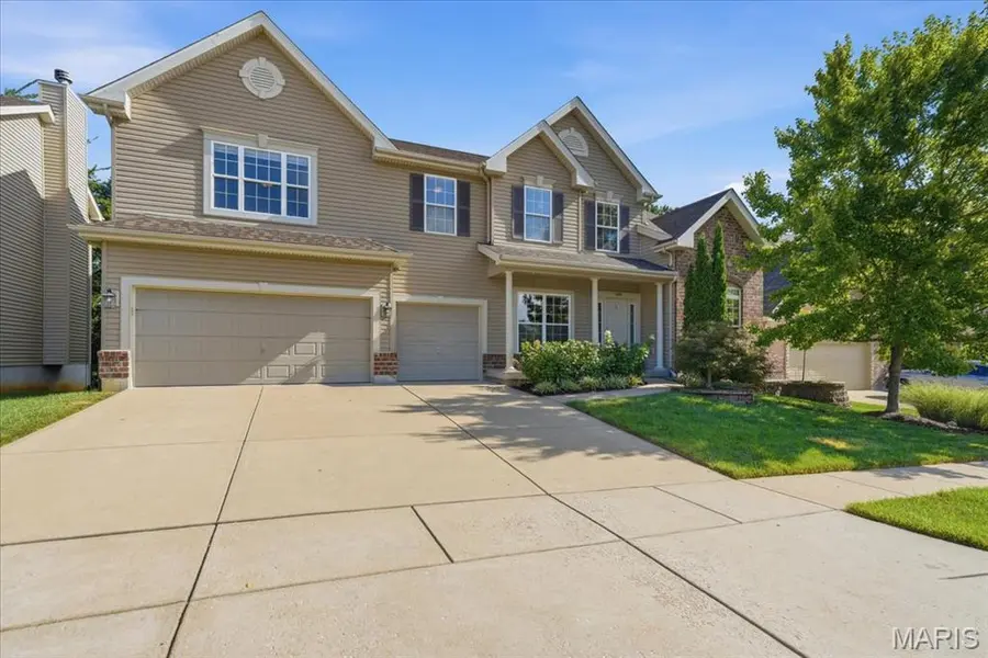 1025 Hawkins Bend DR, Fenton, MO 63026