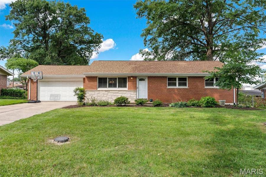 4 Montauk DR, St Louis, MO 63146