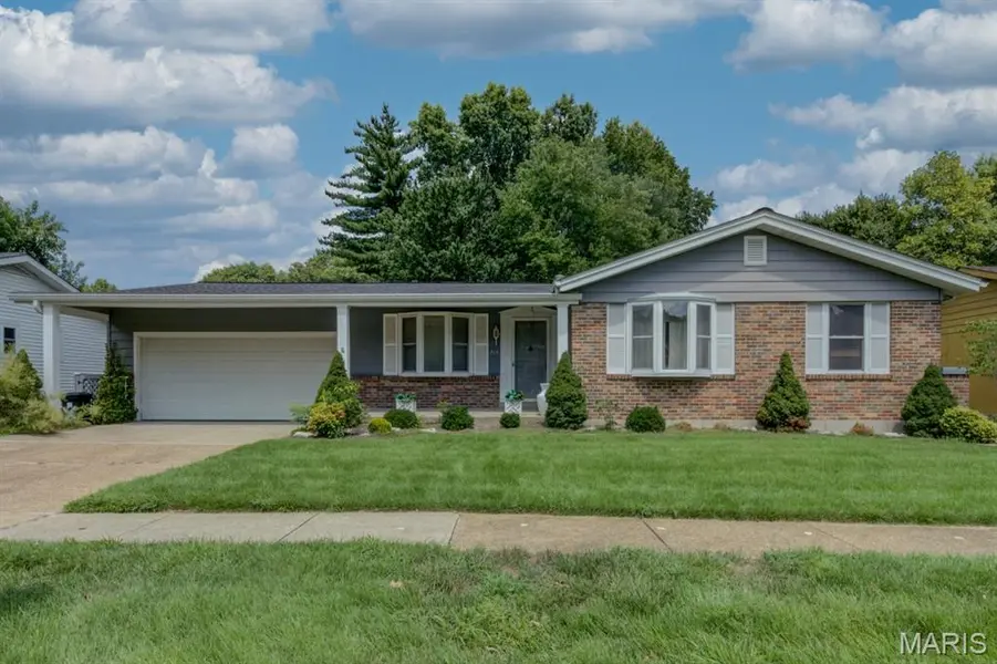 715 Shallowcreek VW, Manchester, MO 63021
