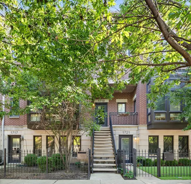 1719 W George ST, Chicago, IL 60657