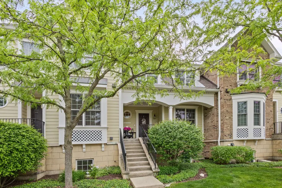 1907 Lynn CIR, Libertyville, IL 60048
