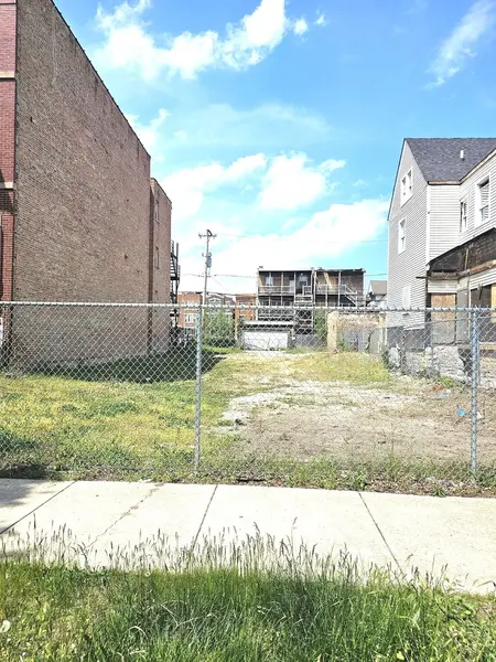 1524 E Marquette RD, Chicago, IL 60637