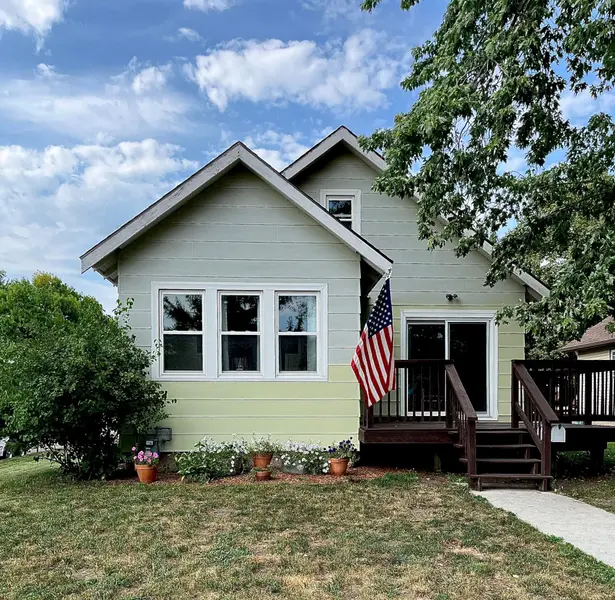 914 13th ST, Windom, MN 56101