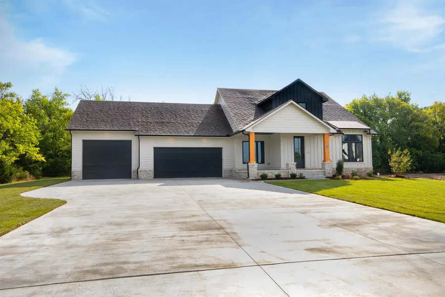 329 N Sarah Ct, Derby, KS 67037