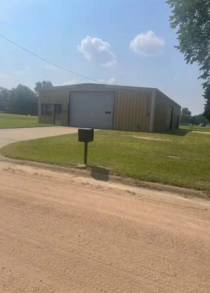 905 E 8th St, Harper, KS 67058