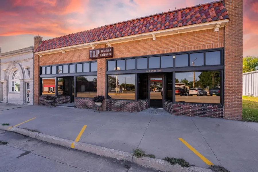 103 W Spring Ave, Conway Springs, KS 67031