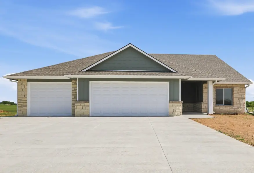 505 Maple Leaf Cir, Newton, KS 67114