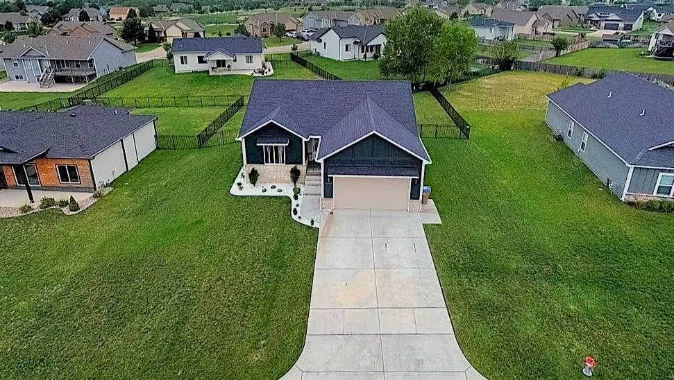 5247 N Cambridge St, Bel Aire, KS 67226