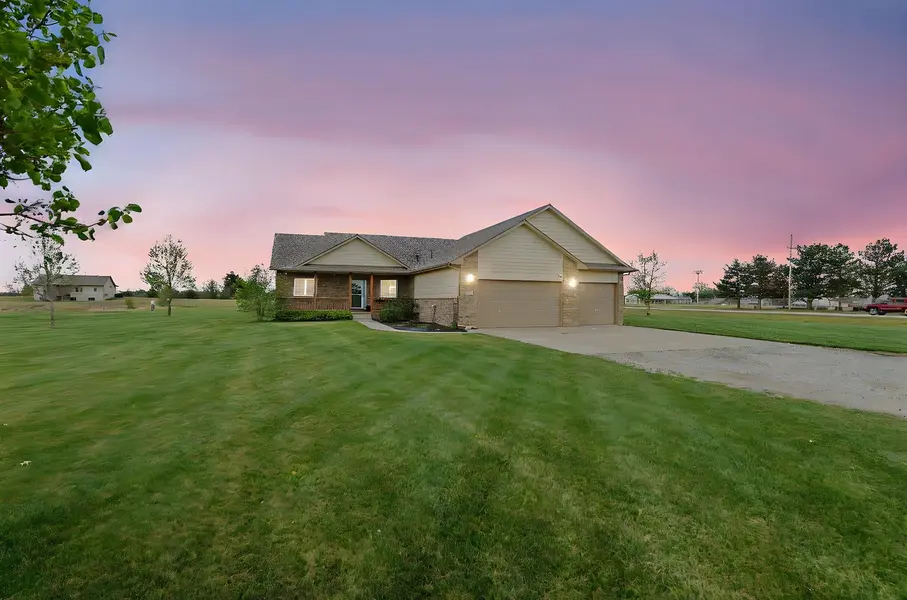 602 N High St, Argonia, KS 67004
