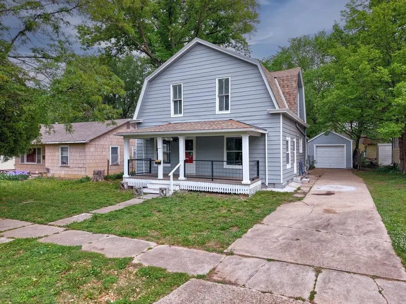 1516 E 11th Ave, Winfield, KS 67156