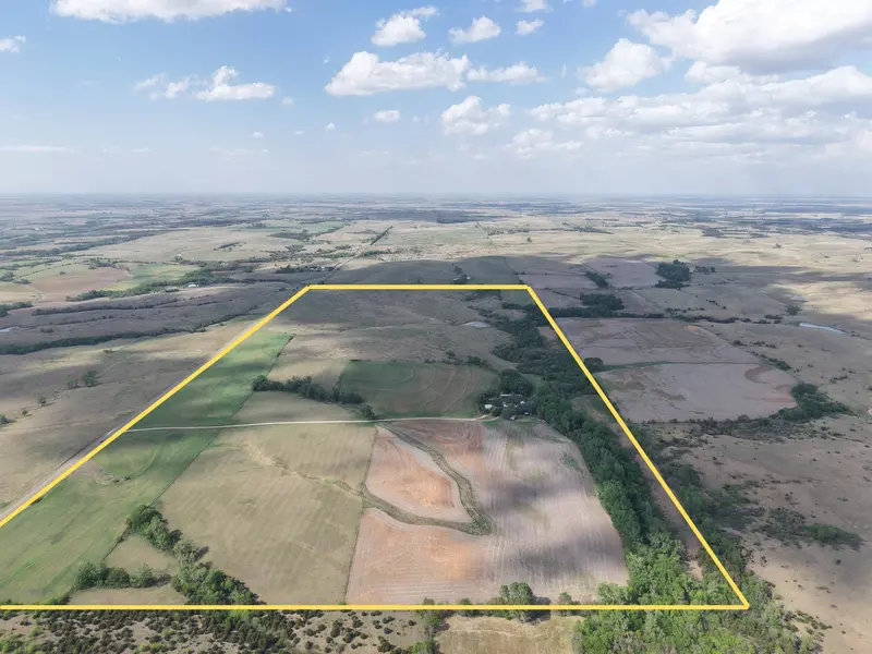 1024 Cherokee Road, Clay Center, KS 67432