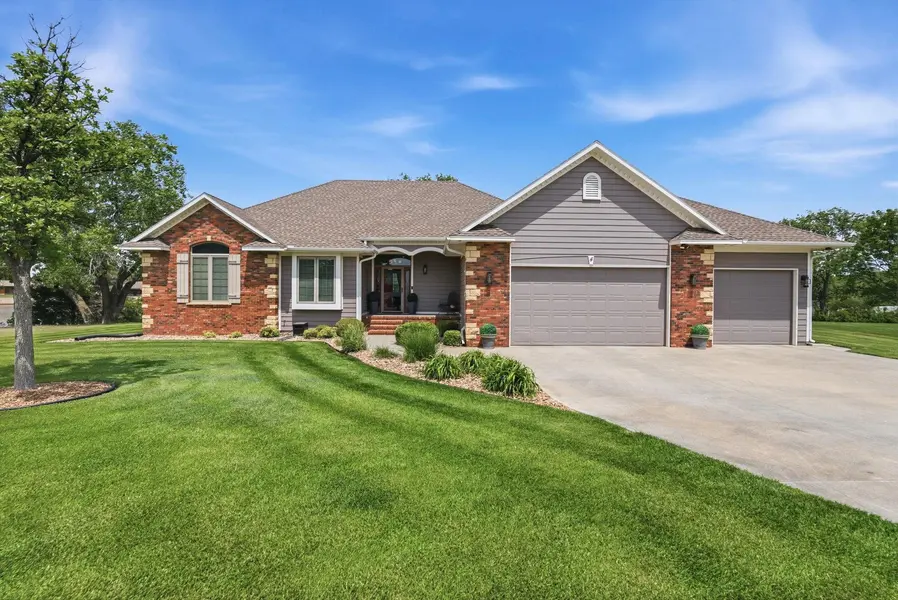 4 Waterbrook Terrace, South Hutchinson, KS 67505