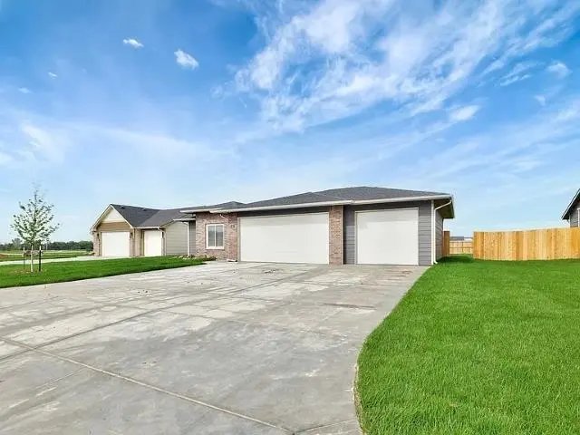 695 W Long Path Ct, Goddard, KS 67052