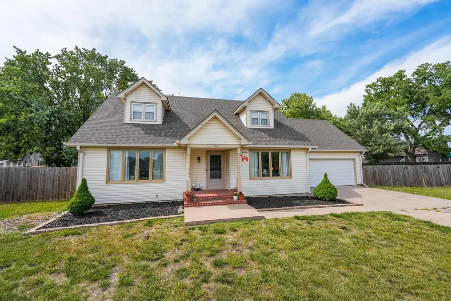 120 S Lexington Ct, Andover, KS 67002