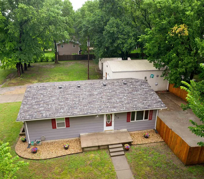 618 NW 8th St, Abilene, KS 67410