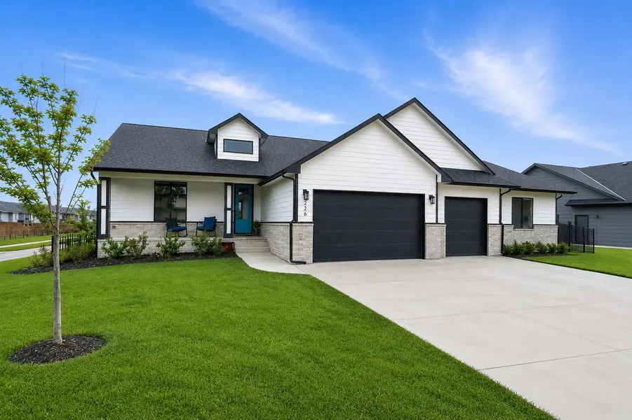 226 S Wellcrest Cir, Goddard, KS 67052