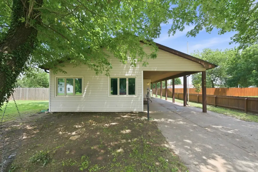418 S Briarwood, Norwich, KS 67118