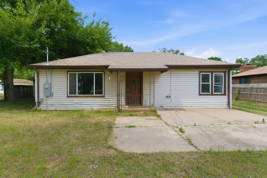 528 E 79th St S, Haysville, KS 67060