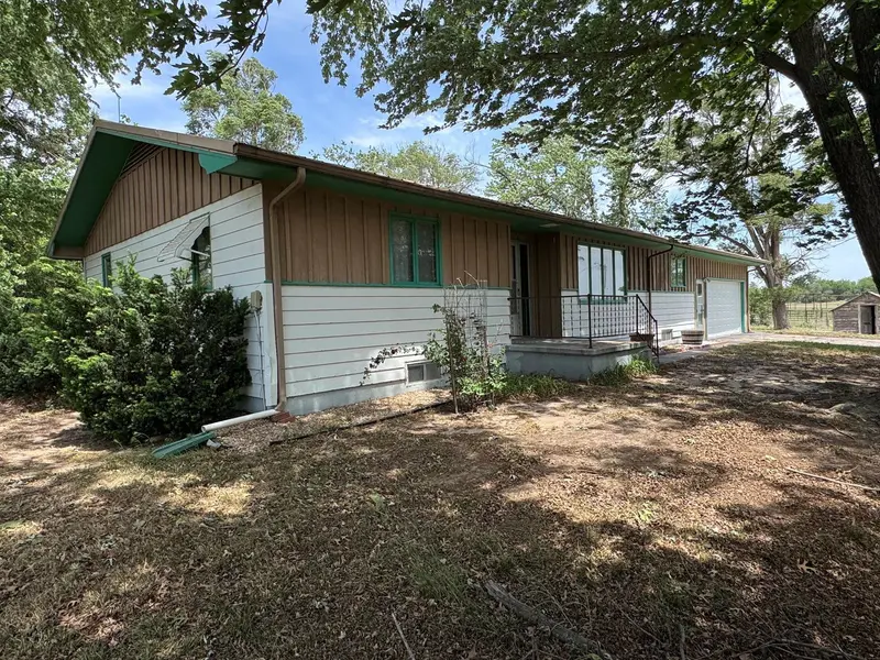 914 N Burmac Rd., Burrton, KS 67020