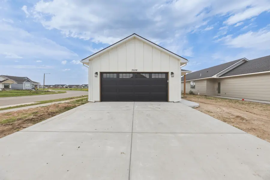 3528 N Azalea St, Maize, KS 67223