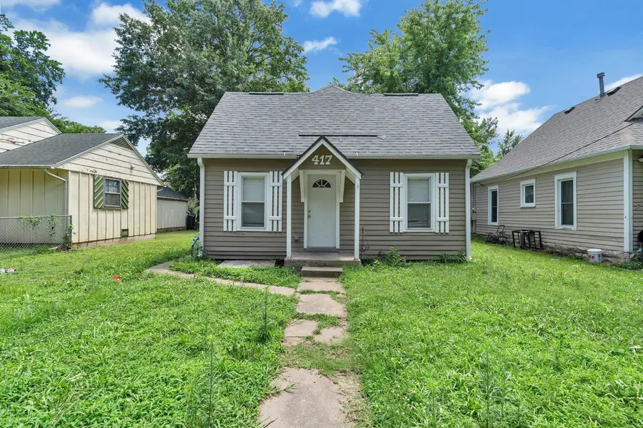 417 W 11th Ave, Winfield, KS 67156-3513