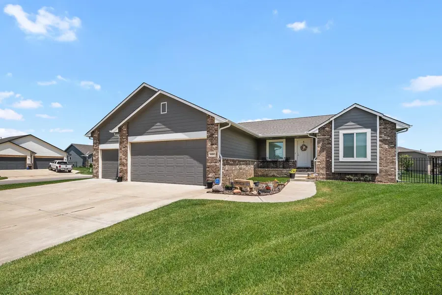 10567 W Sondra Ct, Maize, KS 67101-4122