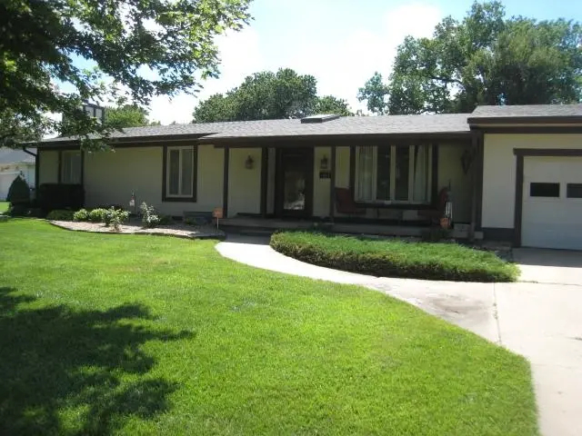 413 N Park Dr, Haysville, KS 67060