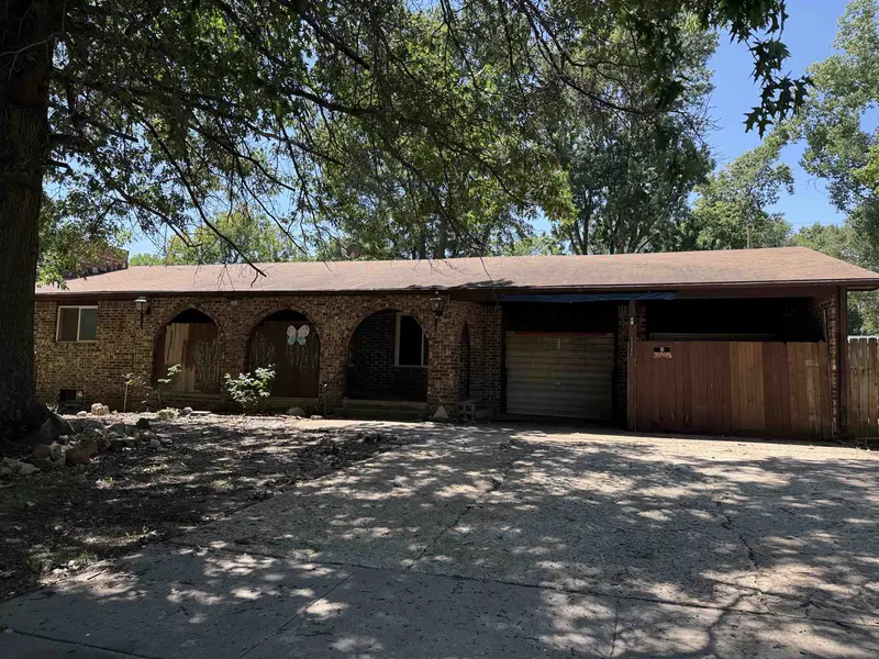 1319 Joyce St, El Dorado, KS 67042