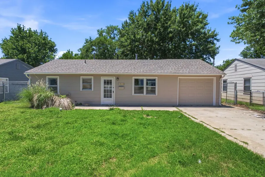 4949 S Cedardale Ave, Wichita, KS 67216
