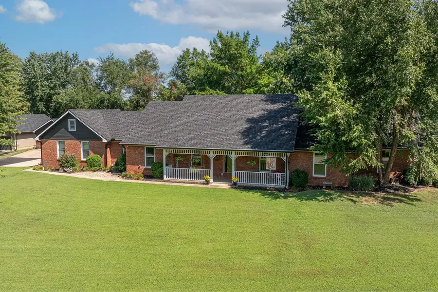 2104 Cedarcrest Ct, Arkansas City, KS 67005