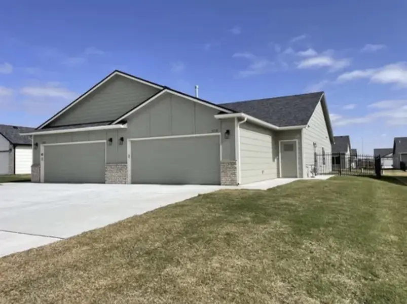 5220 N Honeylocust Circle, Bel Aire, KS 67226