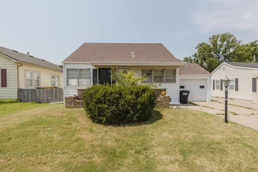 305 Lawrence St., Pratt, KS 67124
