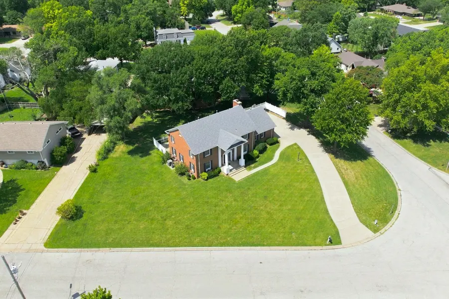 1861 Chelsea Dr, El Dorado, KS 67042