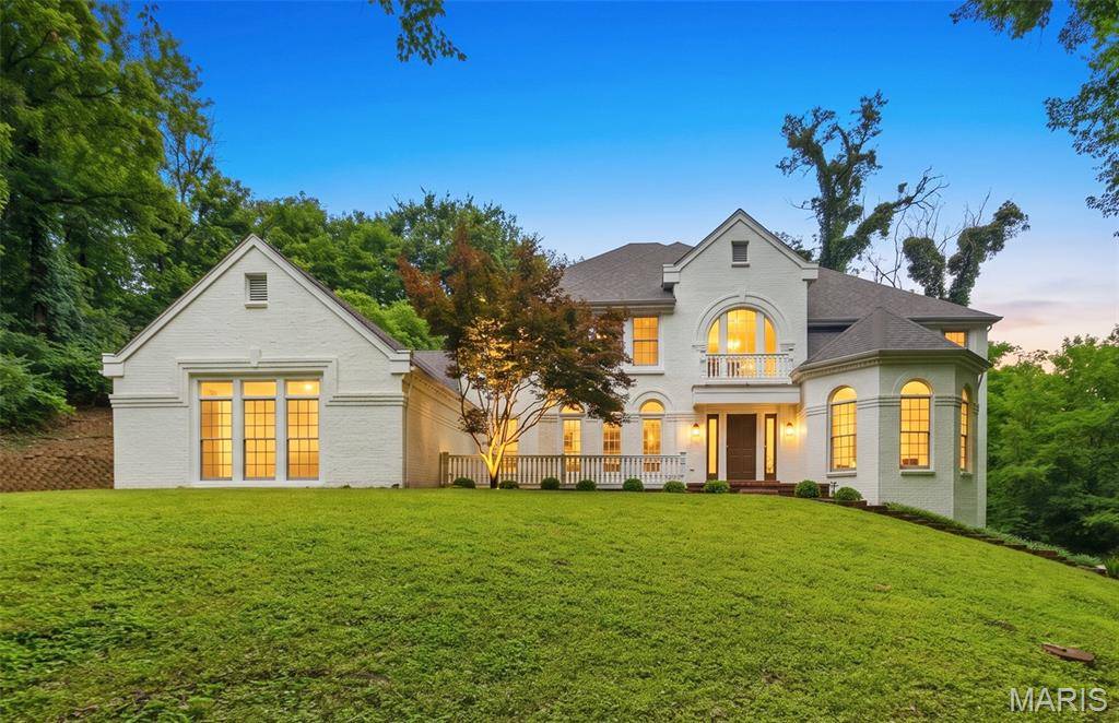655 Old Riverwoods LN, Chesterfield, MO 63017
