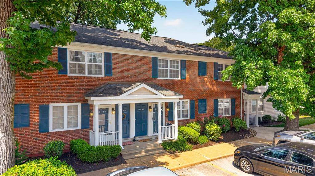 9194 Wrenwood LN, Brentwood, MO 63144