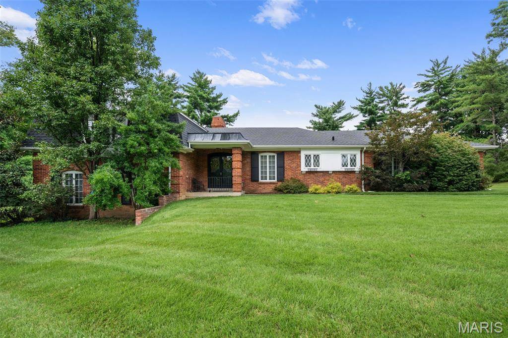 11631 Fallbrook DR, Town And Country, MO 63131