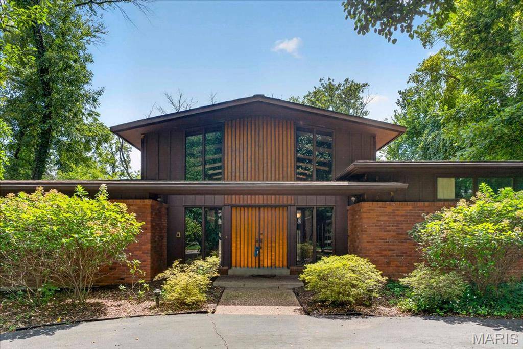 2 Villa Coublay, Frontenac, MO 63131