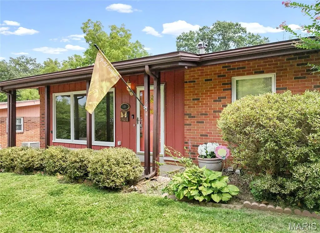 508 Crestvale DR, St Louis, MO 63119