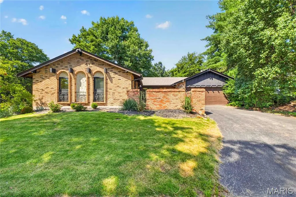 4795 Kingbird LN, Unincorporated, MO 63128