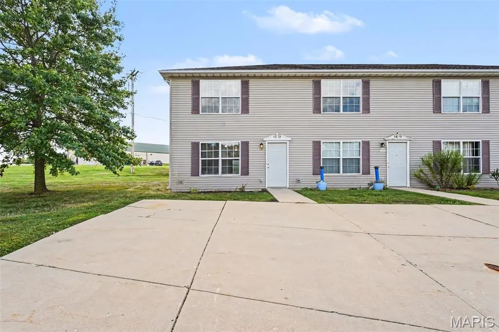 1055 Arlington WAY, Warrenton, MO 63383