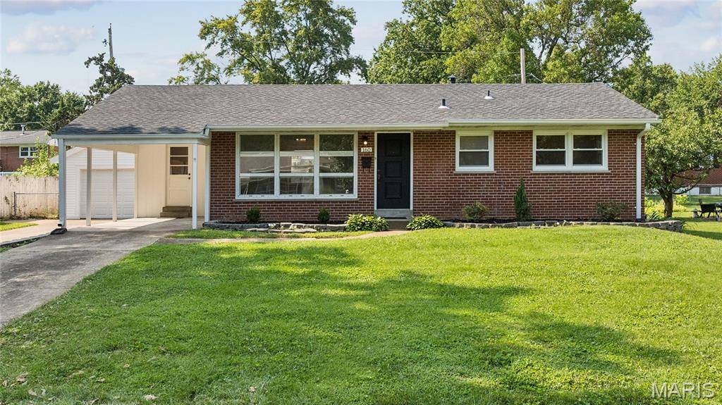 160 Saint Patrick LN, Florissant, MO 63031
