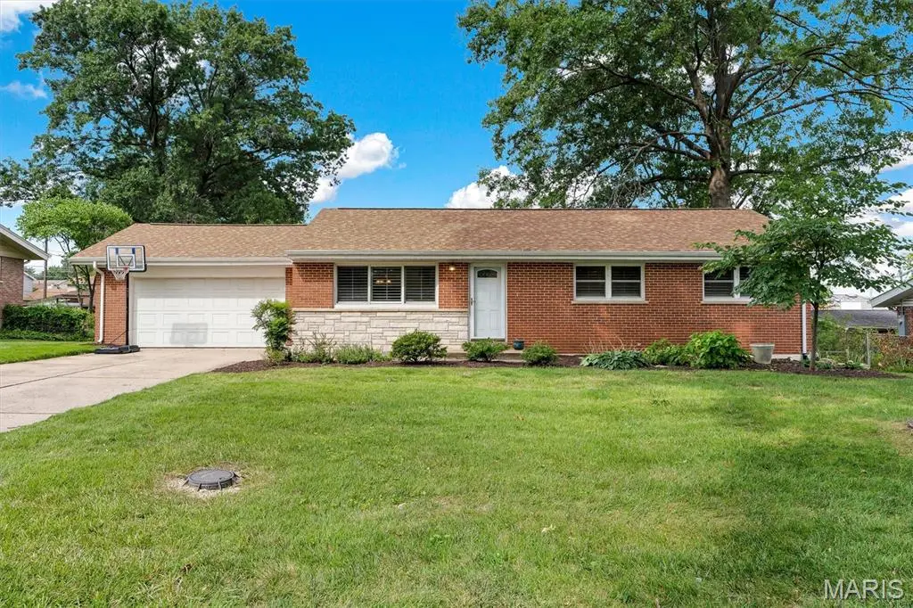 4 Montauk DR, St Louis, MO 63146