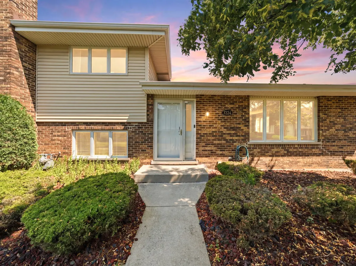 7324 W 154TH ST, Orland Park, IL 60462