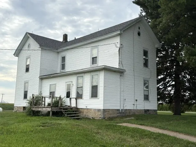 2295 170th AVE, Reynolds, IL 61279