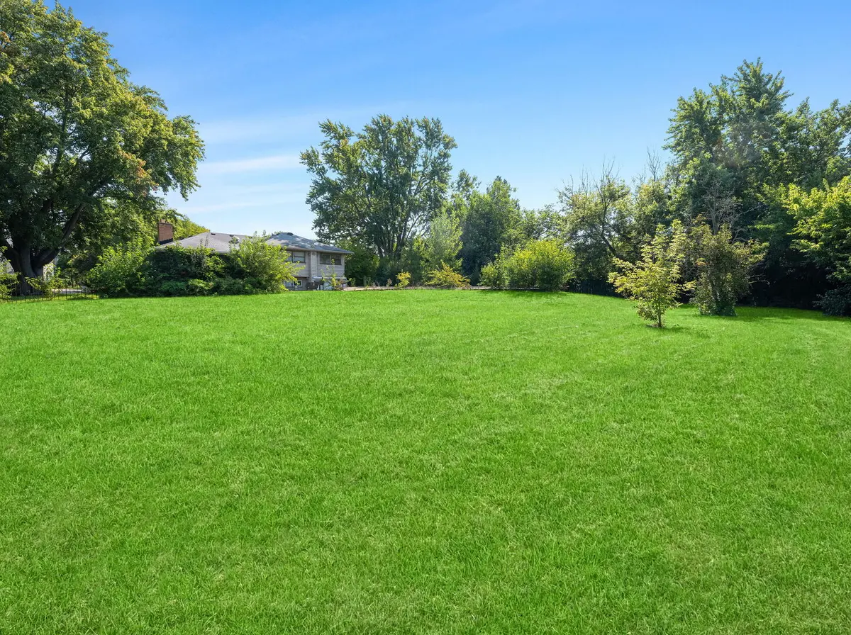 2250 White Oak DR, Northbrook, IL 60062