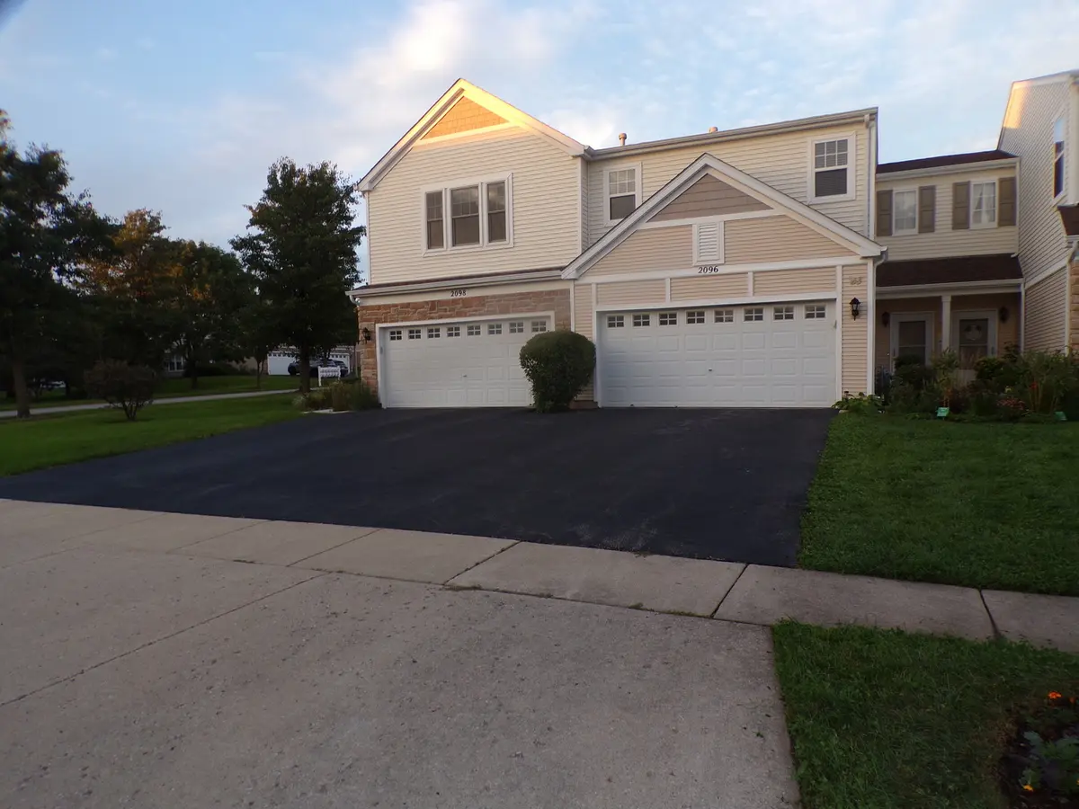 2096 Limestone LN, Carpentersville, IL 60110