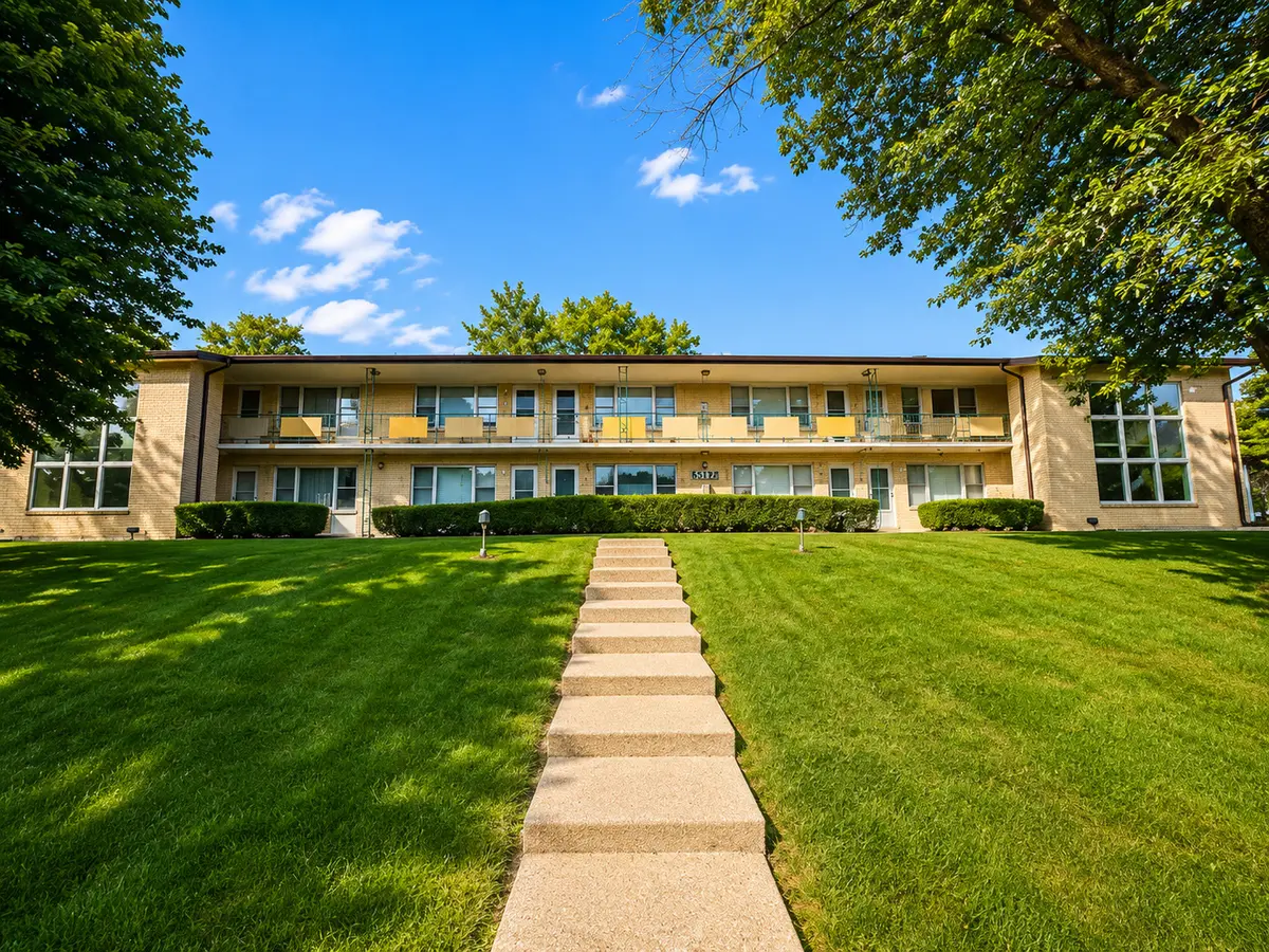 5517 King Arthur CT, Westmont, IL 60559