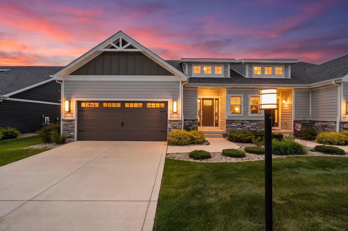 10810 Scarlett Oak DR, St. John, IN 46373